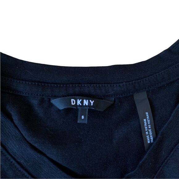 DKNY Black Short Sleeve V neck tshirt Size small - Picture 4 of 7